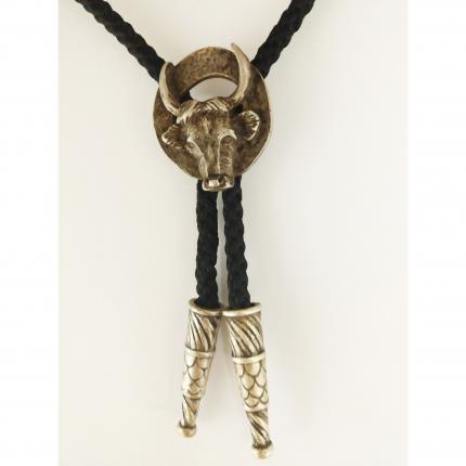 bolo tie tête de  taureau  argenté