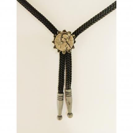 bolo tie tête de femme argenté