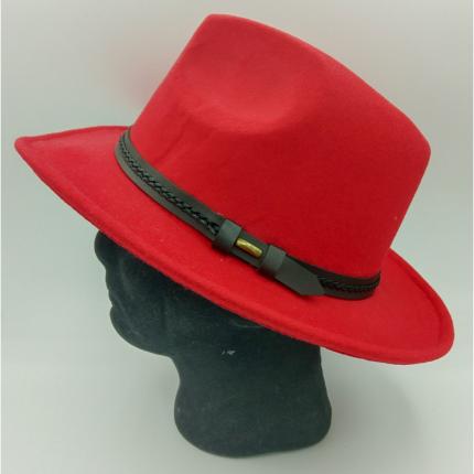 Chapeau rouge traditionnel