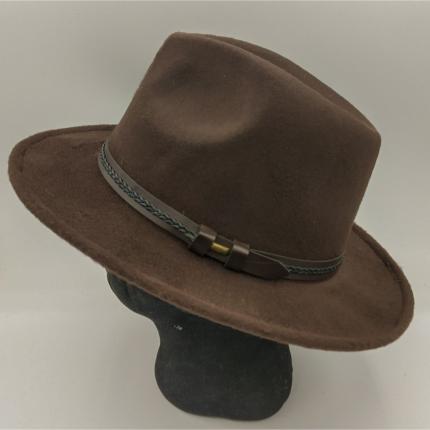 Chapeau marron traditionnel